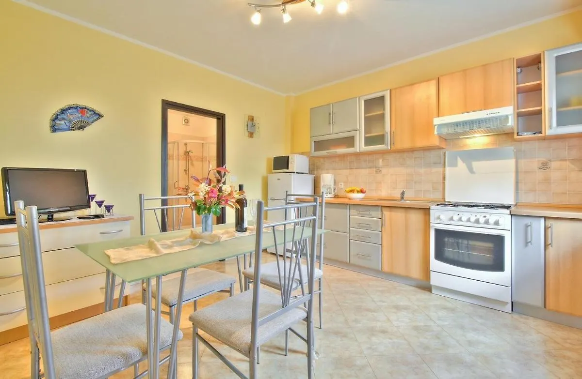 Lorena Apartments Seget  3*, Seget (Umag)