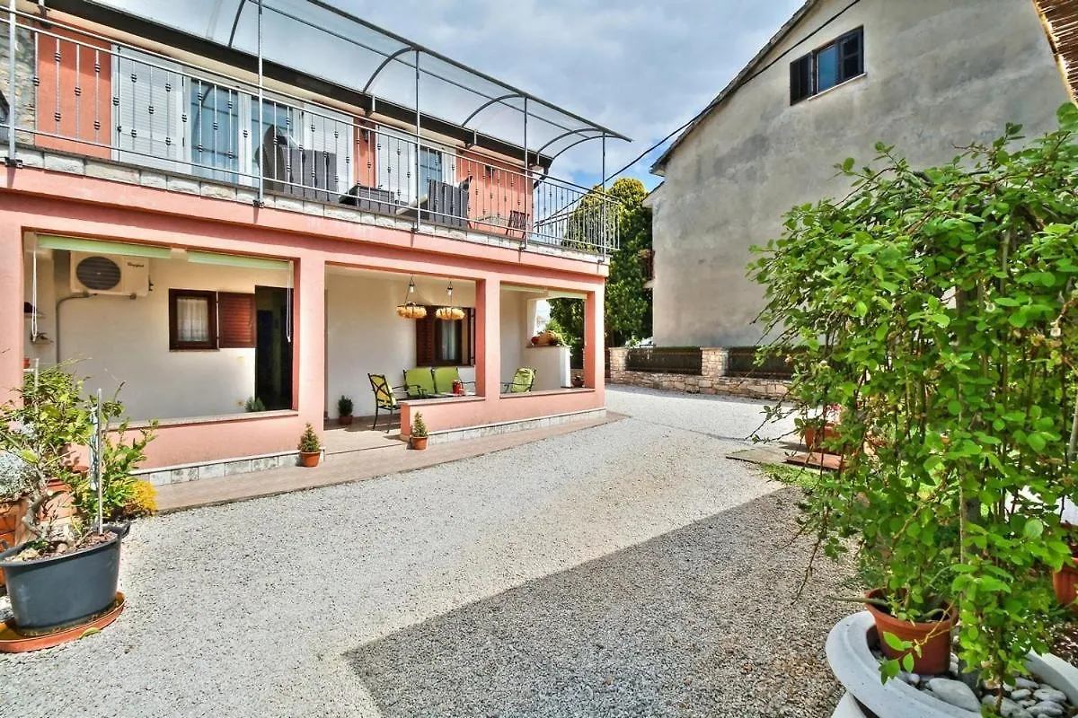 Lorena Apartments Seget  ゲストハウス